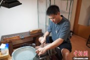 海宁成都“90后”小伙“十年磨一剑”：从爱好者到守艺人 传播中国文化